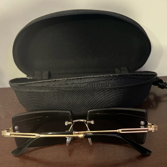 glasses - Picture 3 of 3